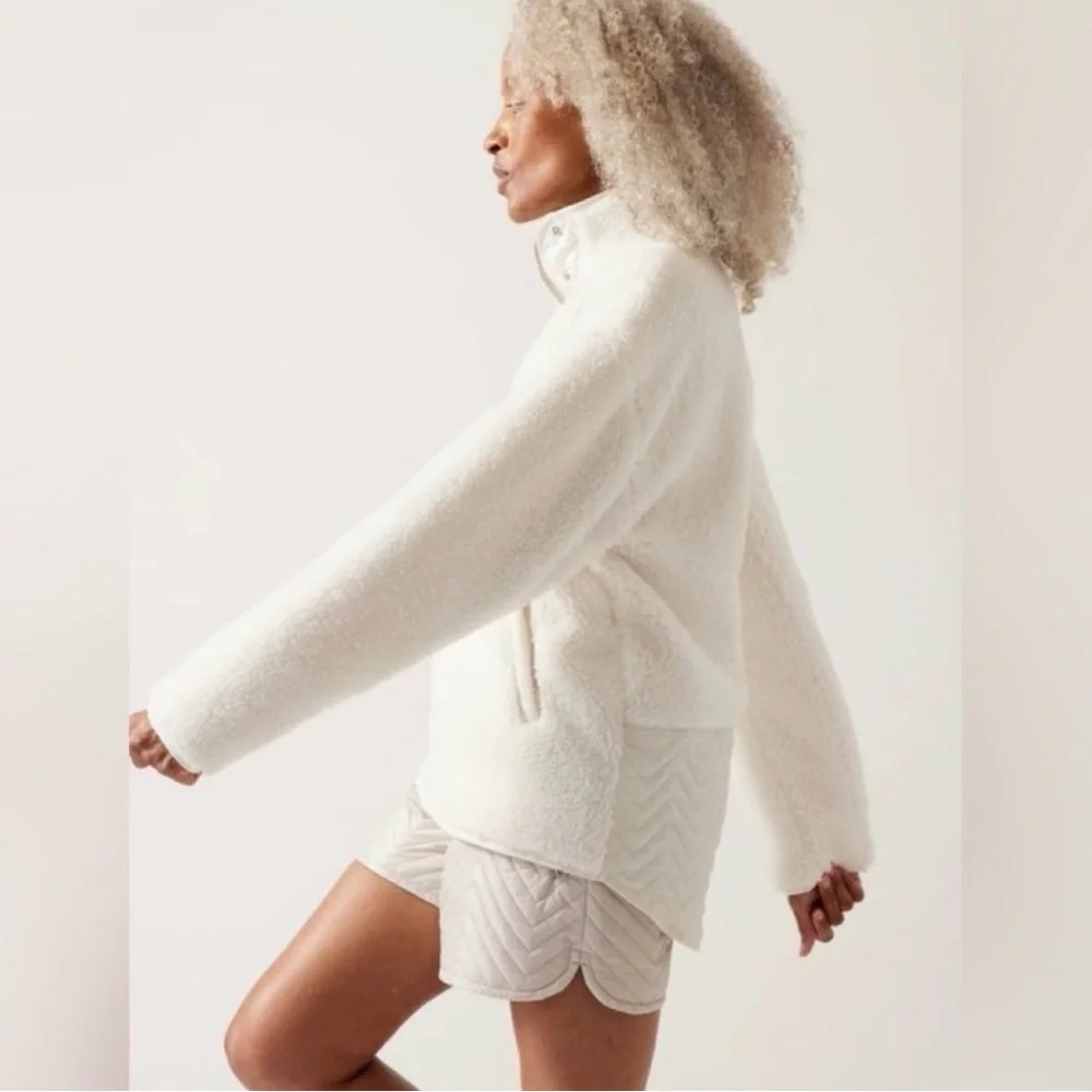 Athleta cozy Sherpa  Cream Pullover Fleece quarter snaps